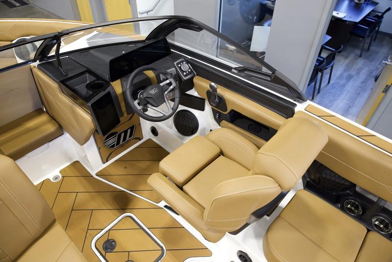 2025 Malibu 23 LSV