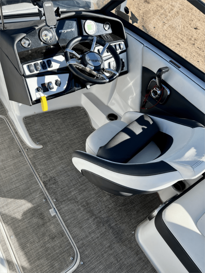 2019 Bryant Boats Speranza Surf