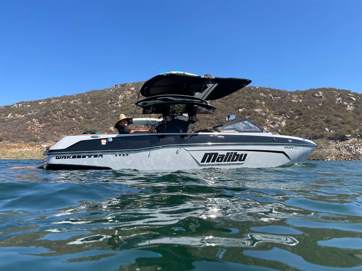  2021 Malibu 23 LSV Icon