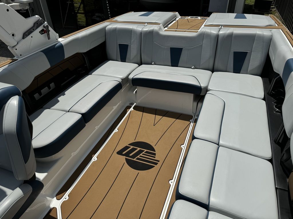 2022 malibu boats 23-LSV