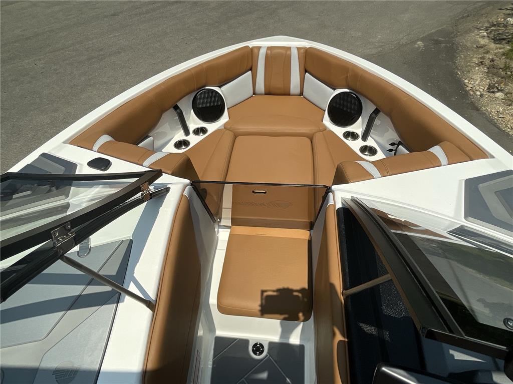 2023 Malibu 22 LSV