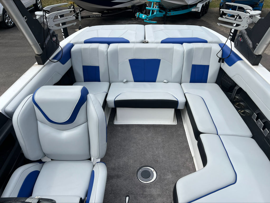 2023 Malibu Boats 20 VTX