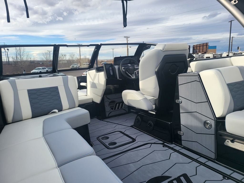 2025 Malibu Boats 24 MXZ Icon