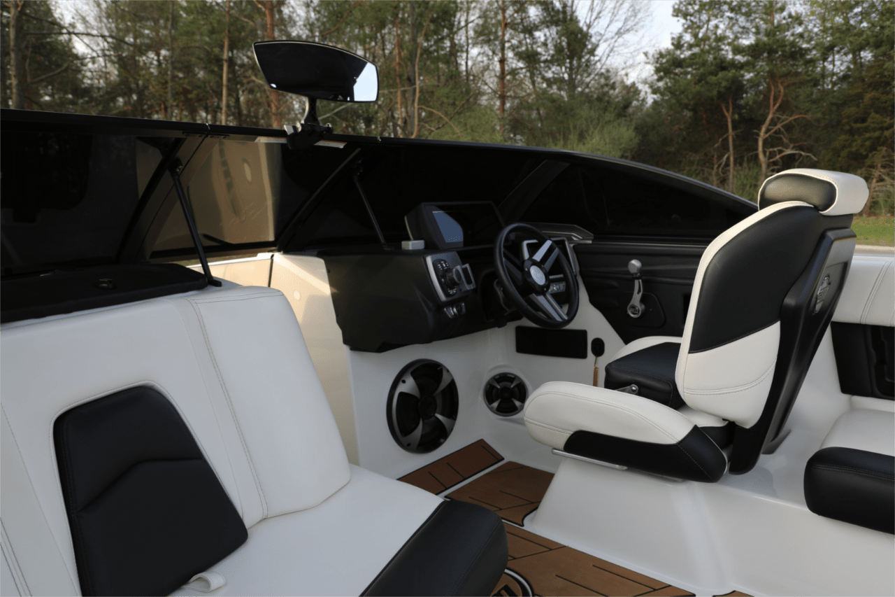 2019 Malibu 21 MLX Wakesetter – New Arrival!!!