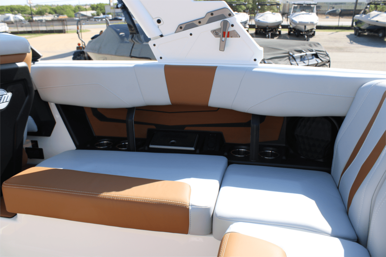 2025 Malibu 22 LSV