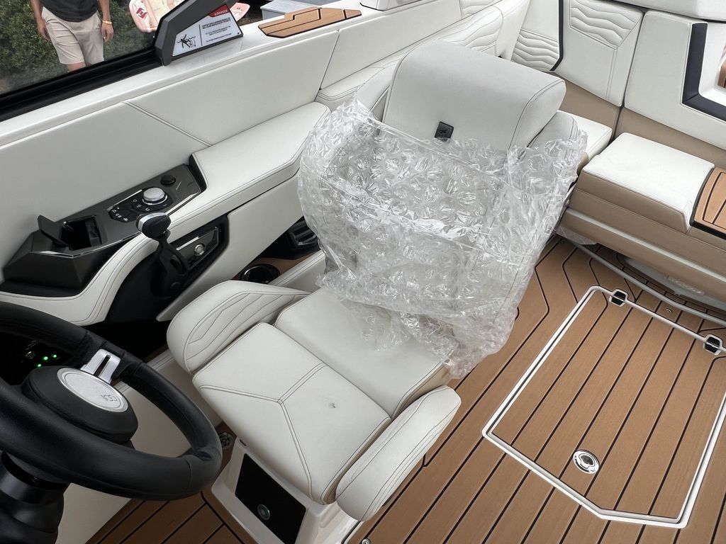 2025 Nautique G21
