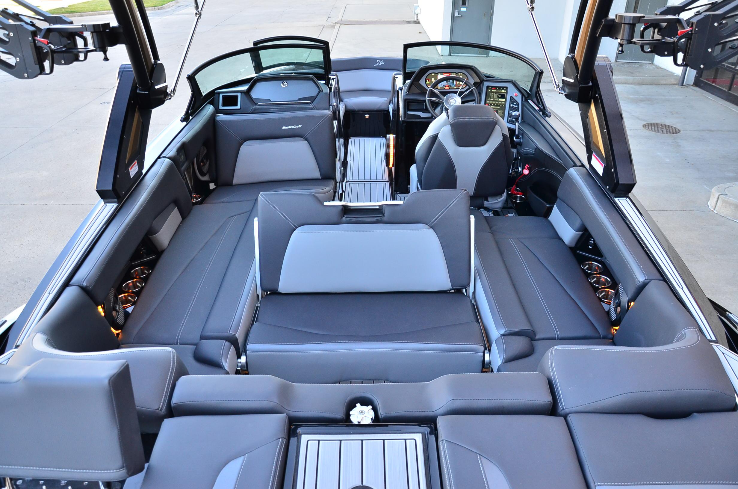 2024 MasterCraft XstarS – Ilmor 6.2 SuperCharged, LOADED! 2024 Model Year End Clearance!