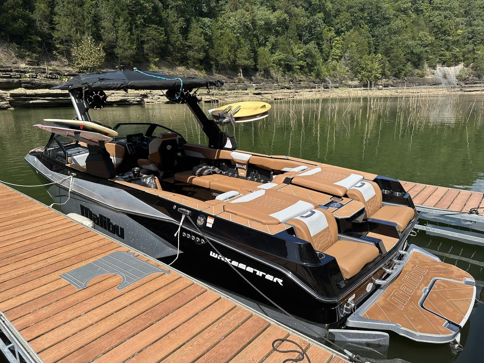 2023 Malibu 26 LSV Wakesetter –**REDUCED** TRADES WELCOME -Well Optioned – Stern Turn – Heater