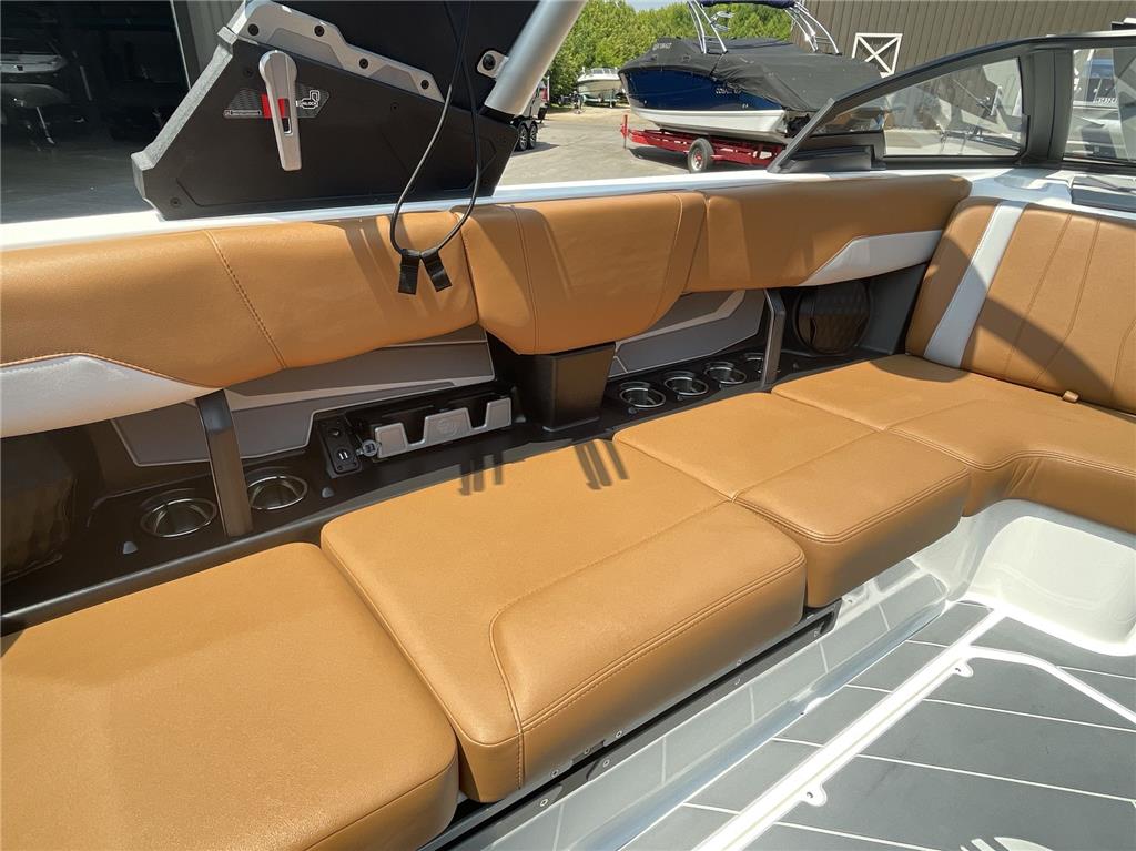 2023 Malibu 22 LSV