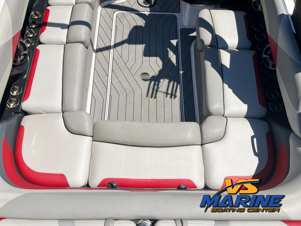 2017 Malibu Boats 23 LSV