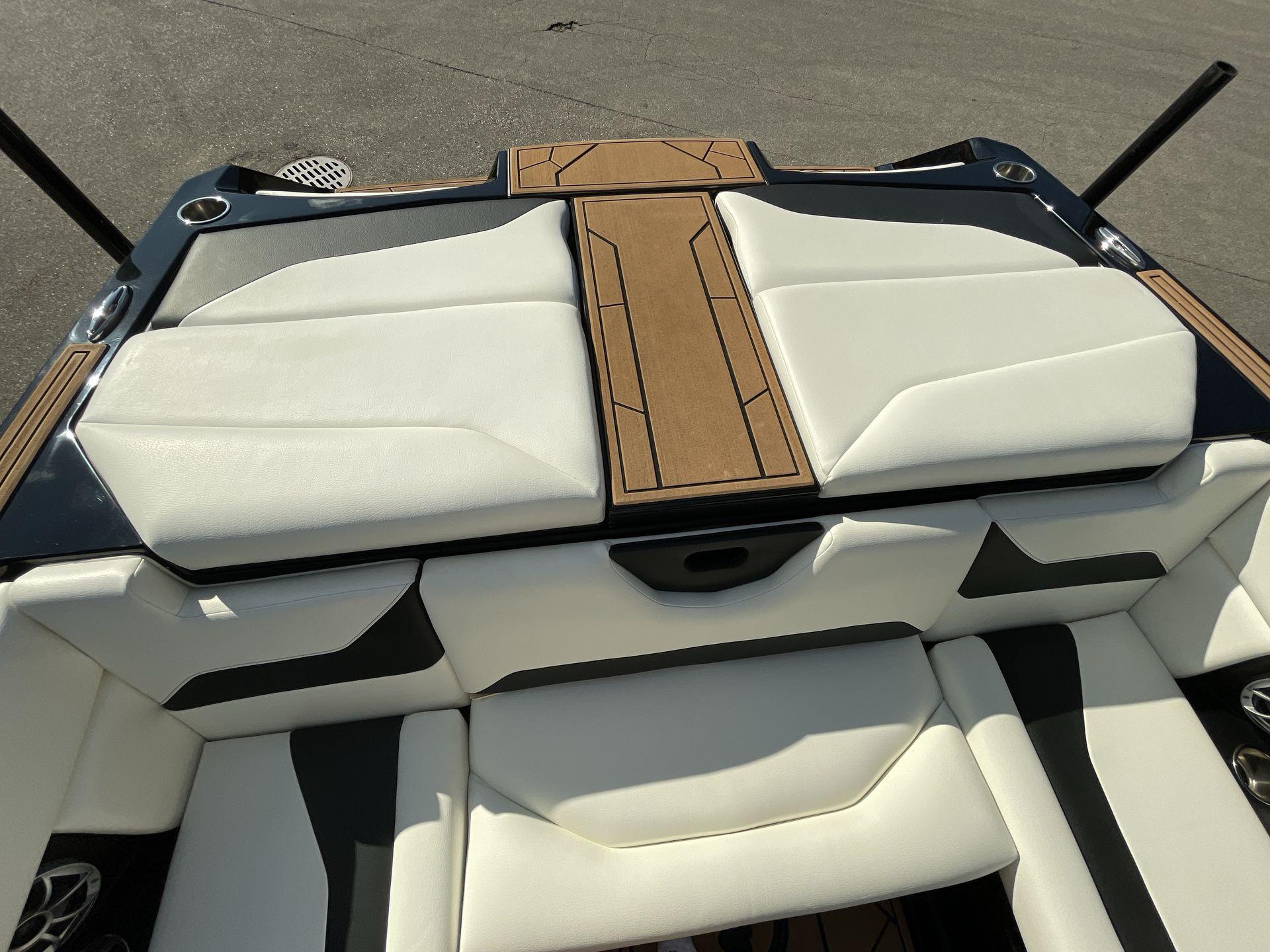 boat.Title