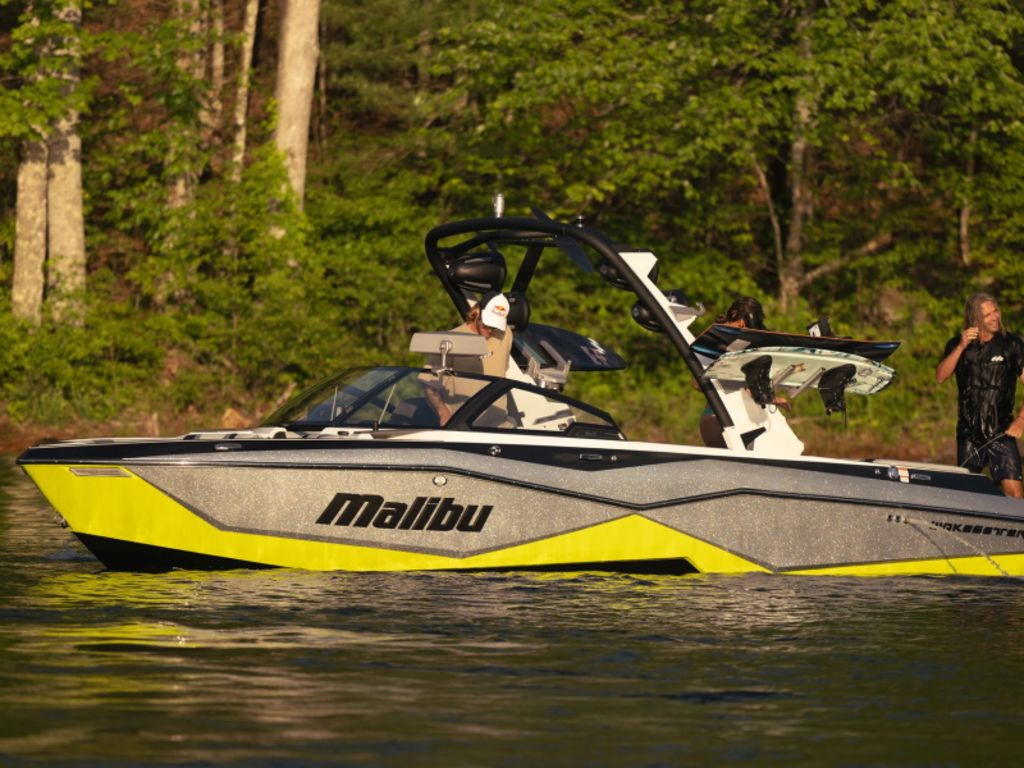 2023 Malibu Boats 22 LSV