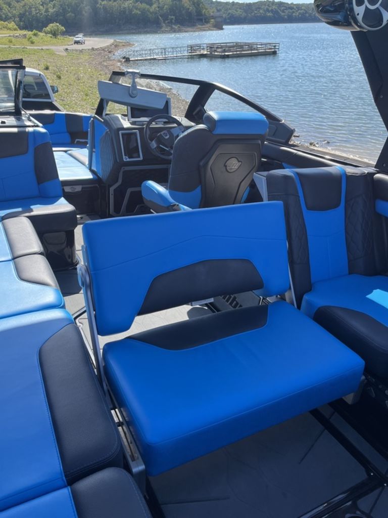 2020 Malibu Boats M240