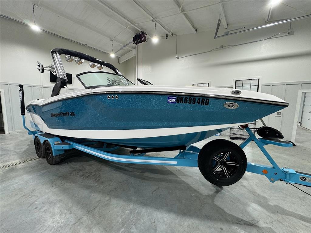 2022 MasterCraft NXT 24
