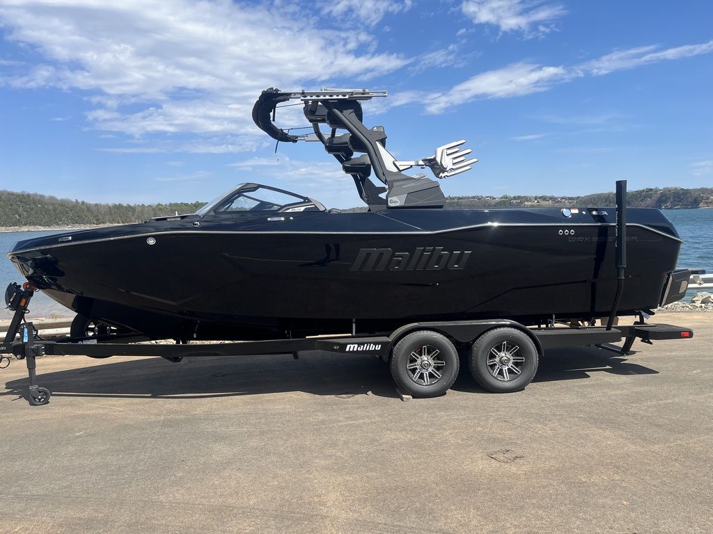2025 Malibu Boats 25 LSV