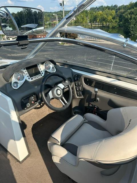 2010 Supra Sunsport 22V