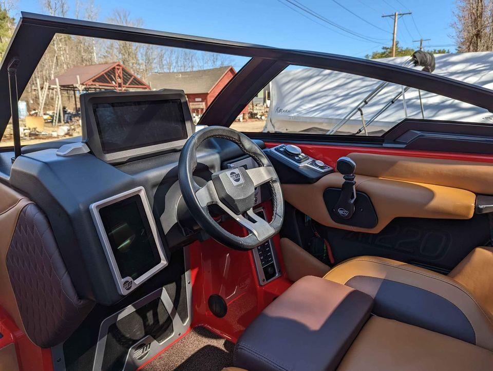 2021 Malibu M220