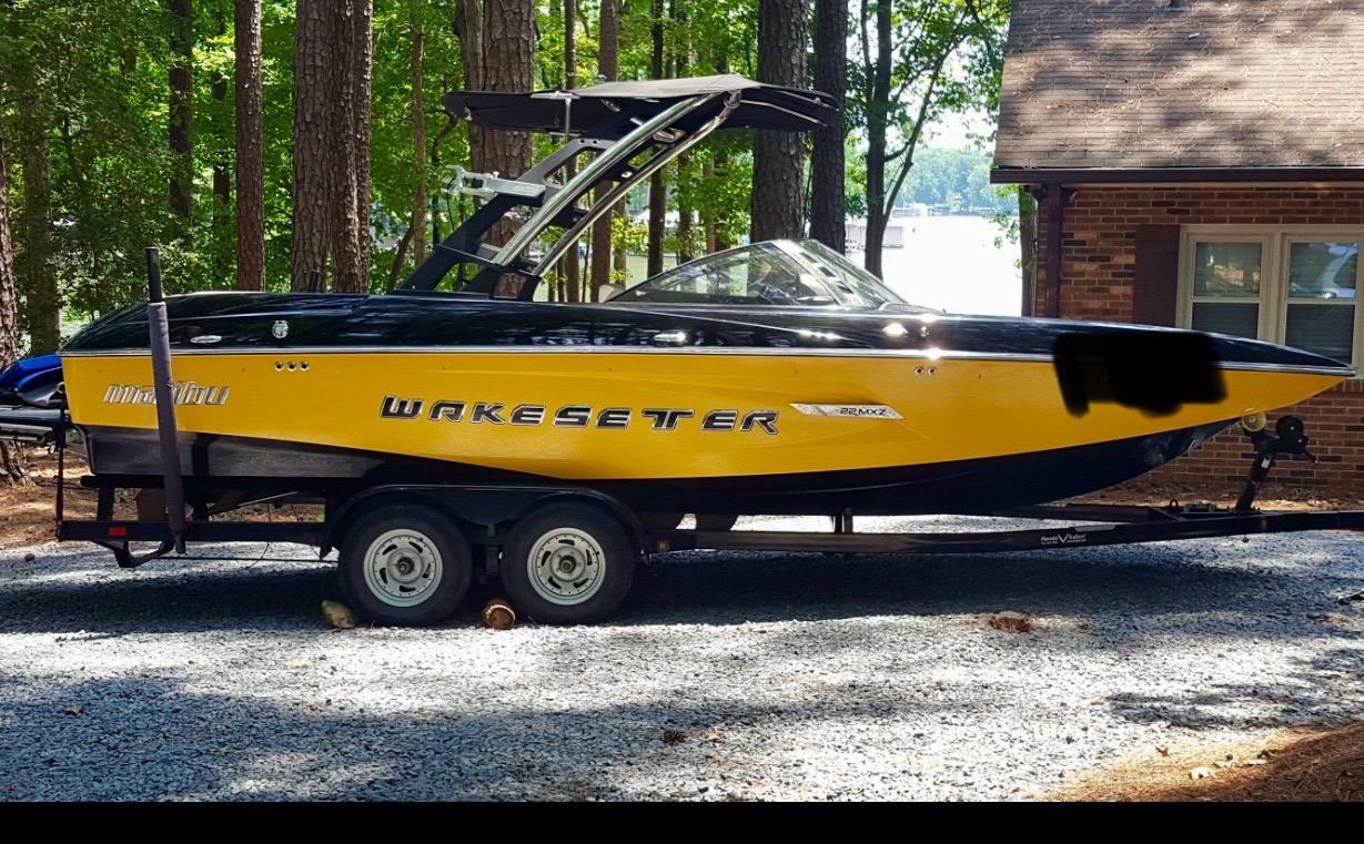 Malibu Boats Wakesetter 22 MXZ V-Drive 22 2012