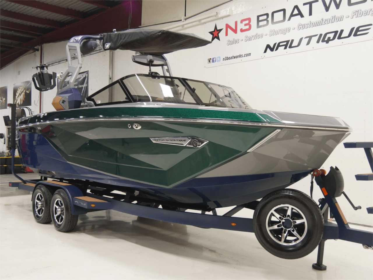 2021 Nautique G23 – Emerald Metal Flake/Admiral Blue