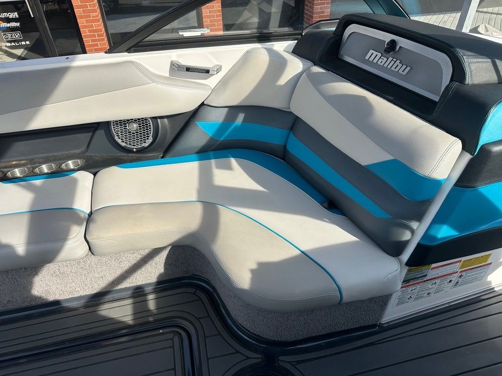 2016 Malibu Boats 23 LSV