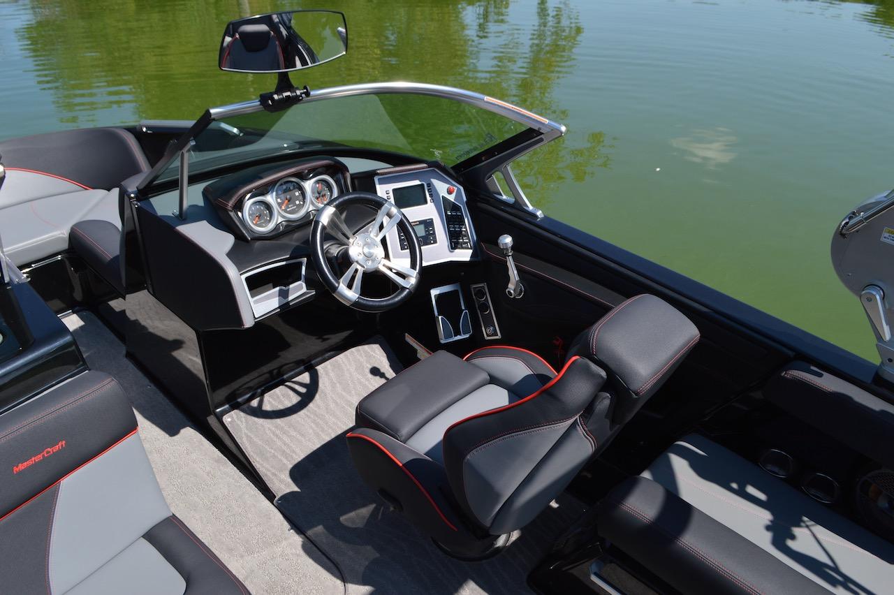 Mastercraft XT20 | 2019 | Gen2 Surf System, Cool Feel Vinyl