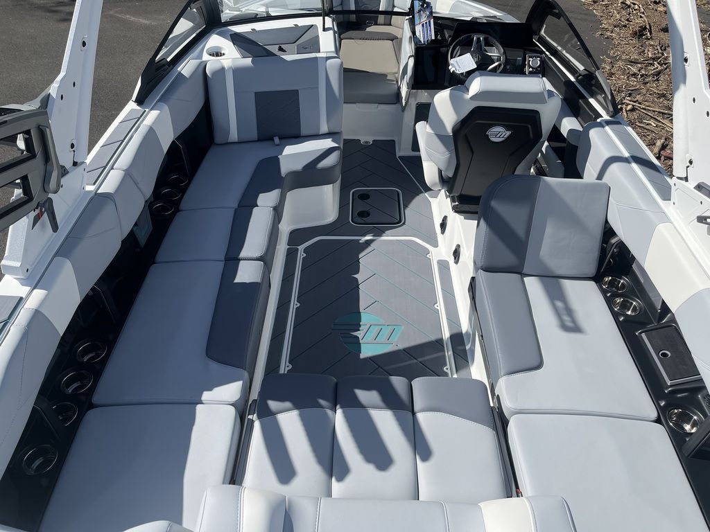 2025 Malibu Boats 23 LSV