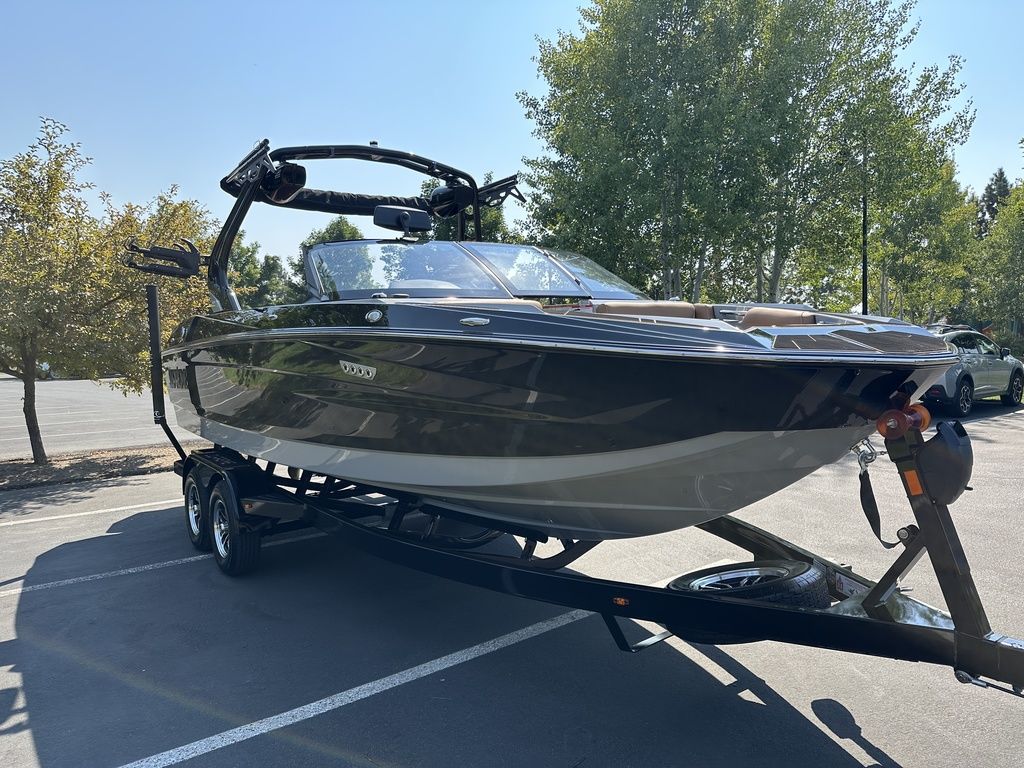 2025 Supreme Boats S220