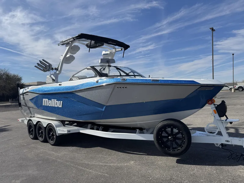 2025 Malibu 26 LSV