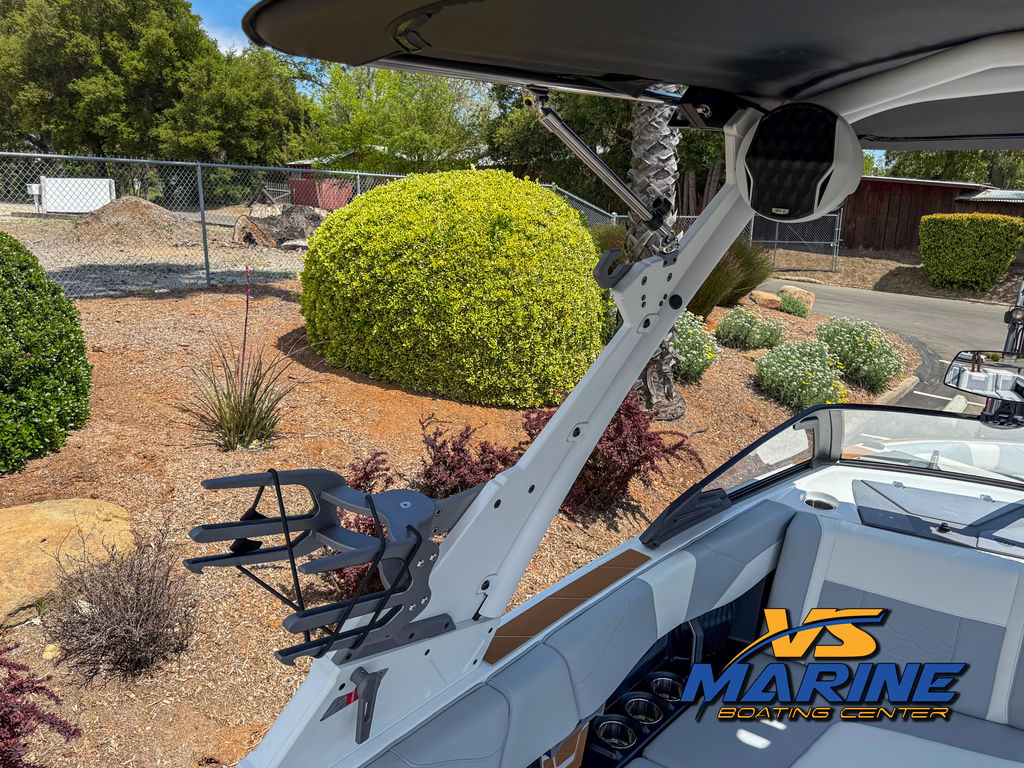 2025 Malibu Boats 23 LSV