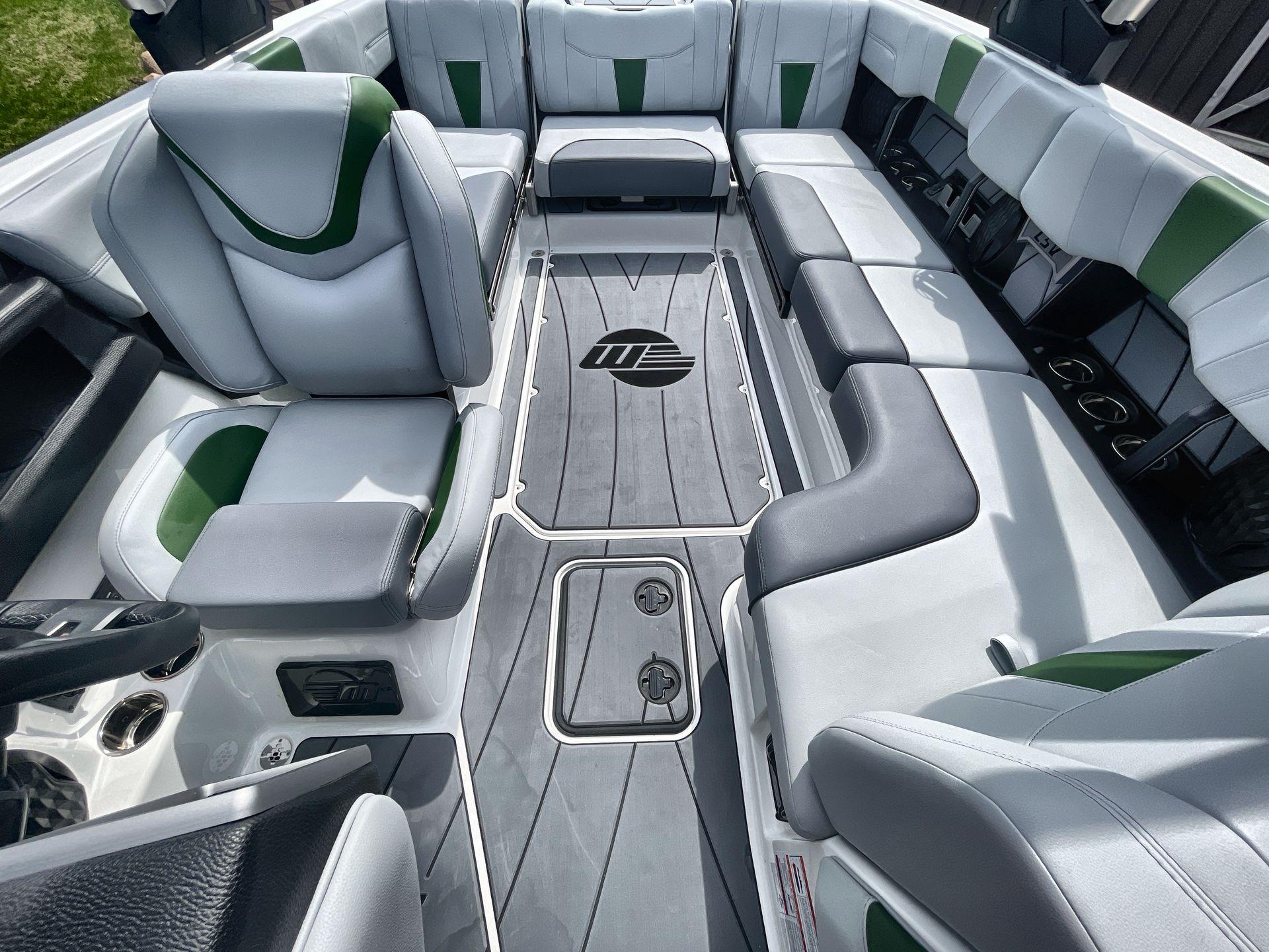 2023 Malibu 23 LSV