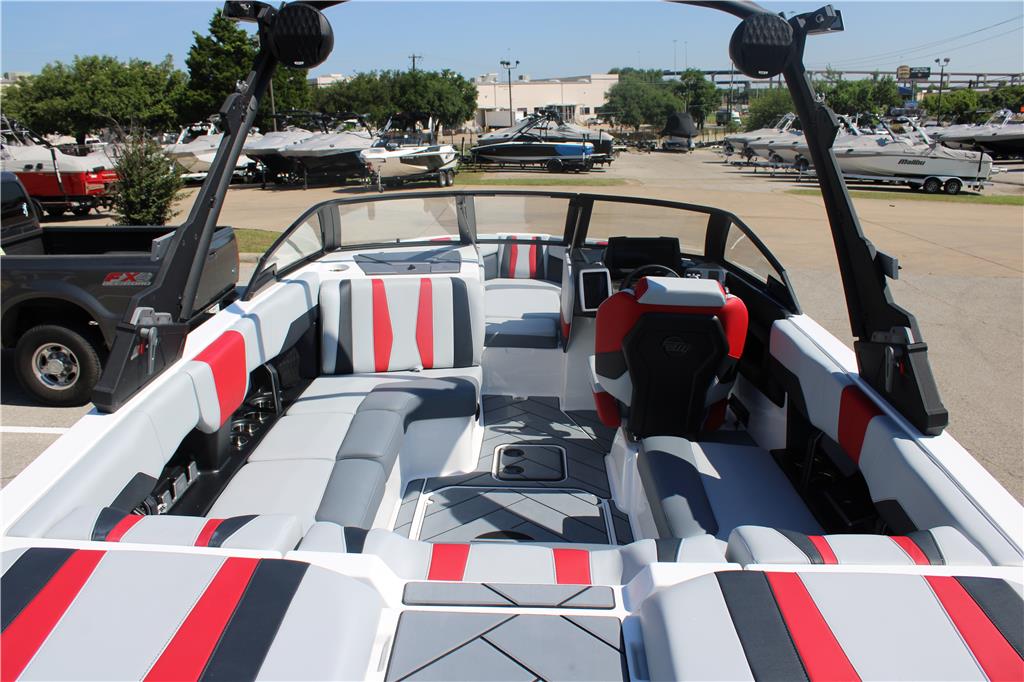 2023 Malibu 22 LSV