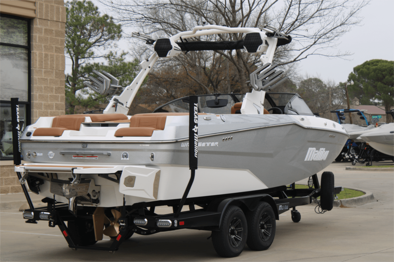 2025 Malibu 22 MXZ