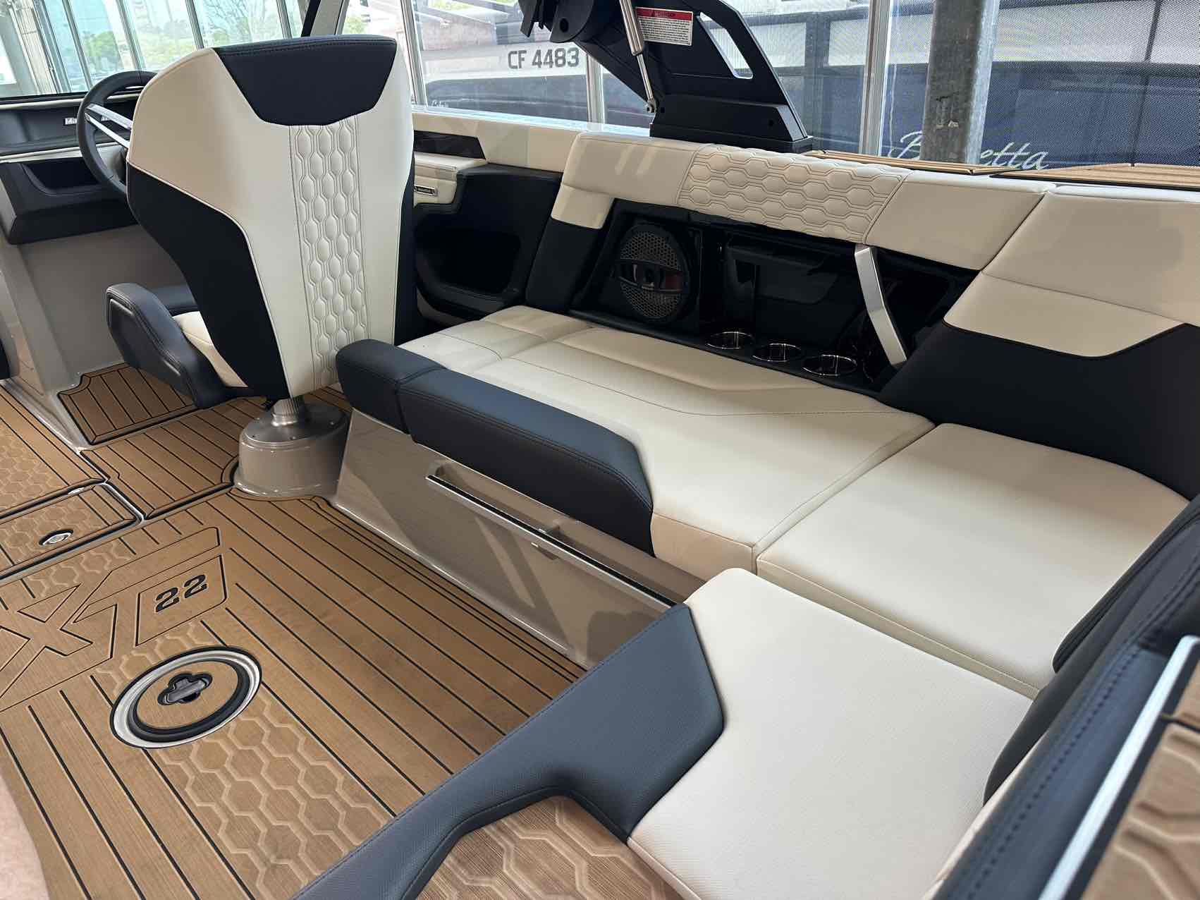 2025 MasterCraft XT22