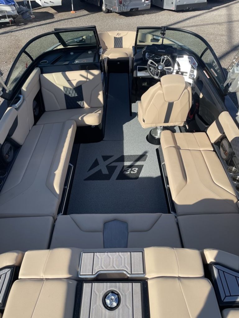 2023 MasterCraft XT23
