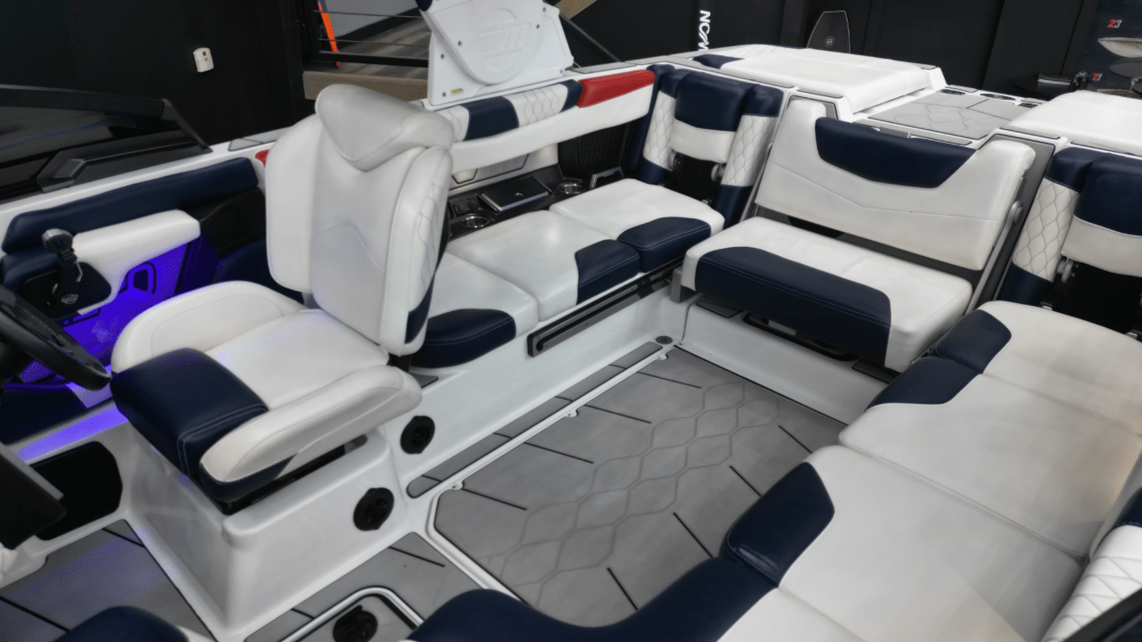 2021 Malibu M220