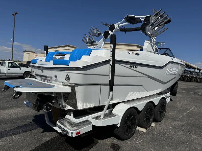 2025 Malibu M230