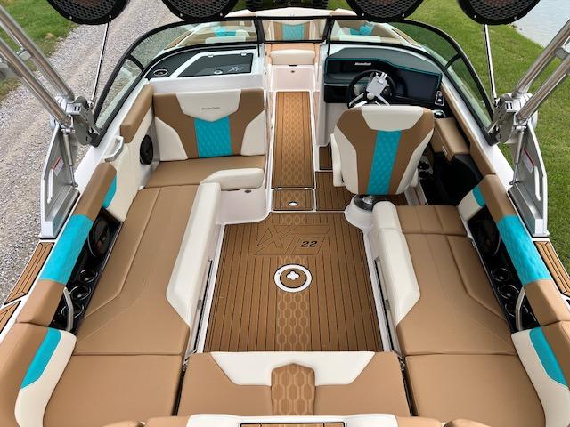 2025 MasterCraft XT22