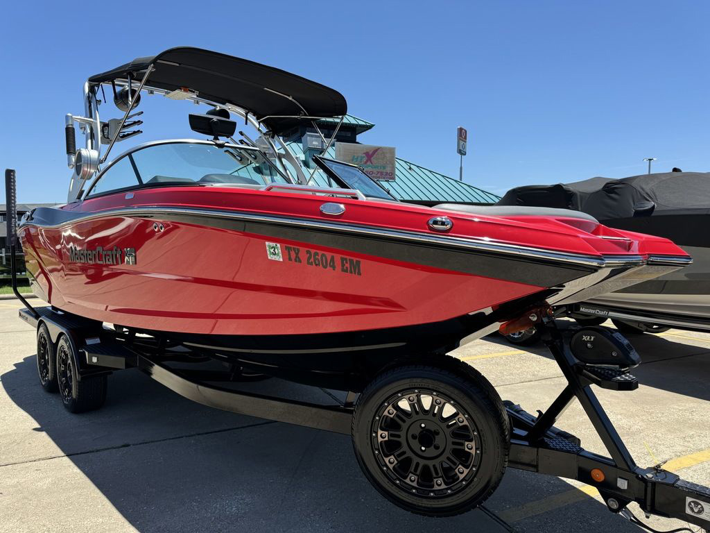 2019 MasterCraft XT22