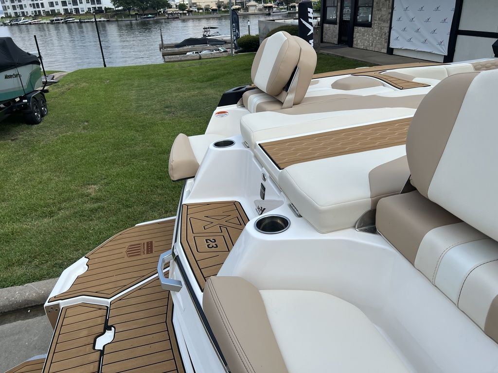 2023 MasterCraft XT23