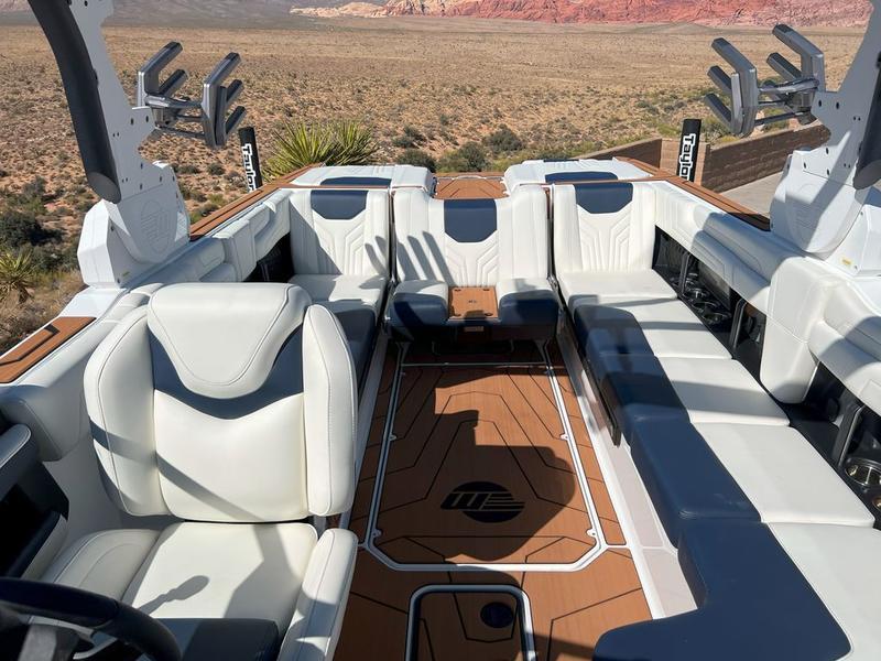 2025 Malibu 25 LSV