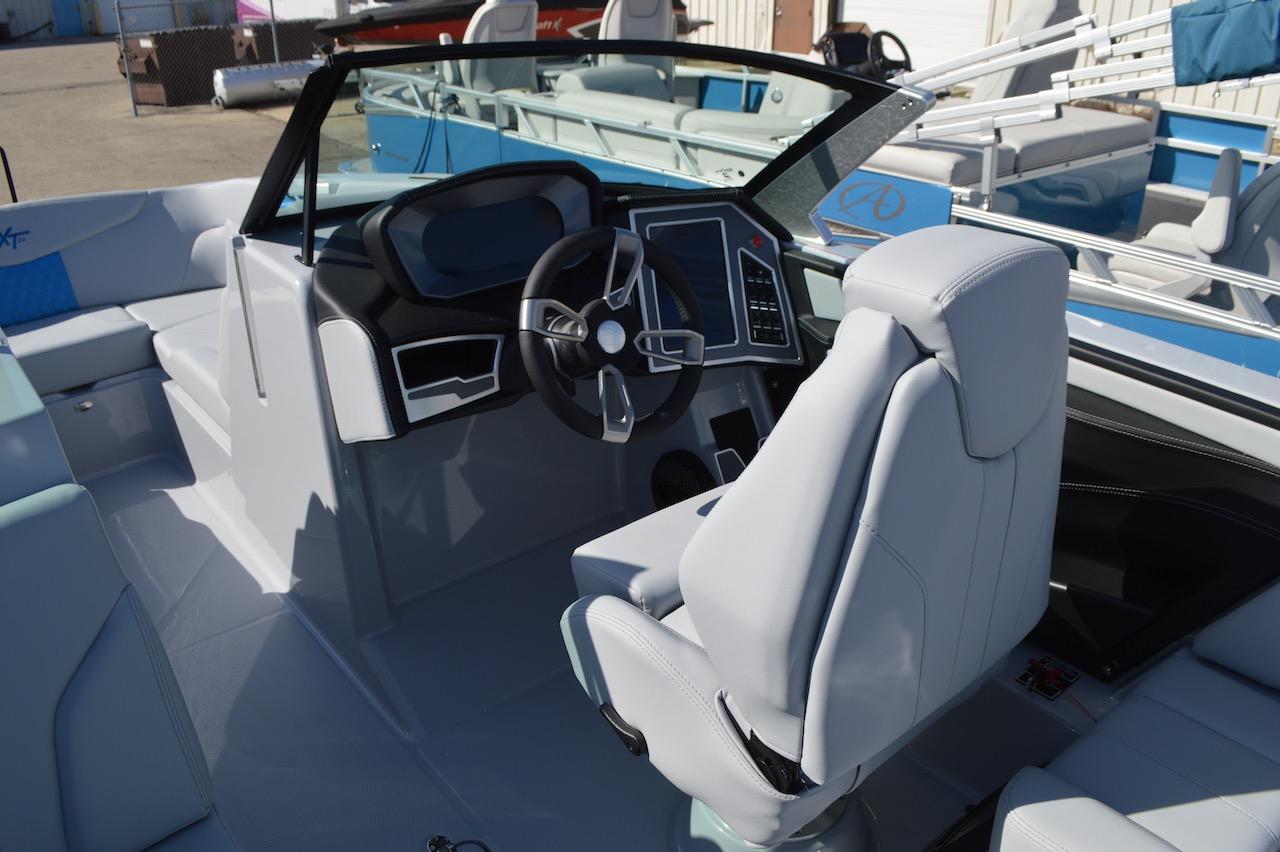 2024 MasterCraft XT22