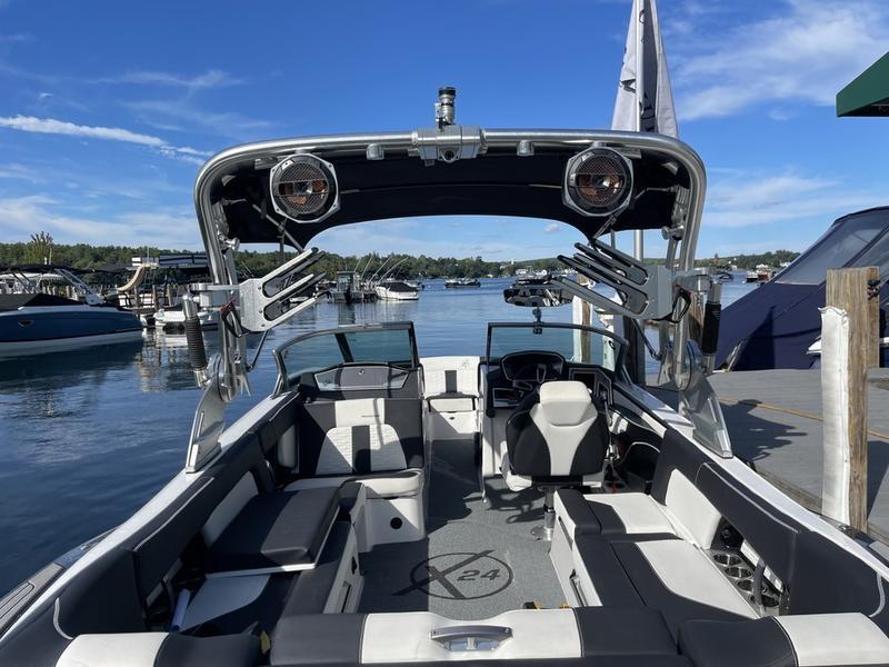 2019 MasterCraft X24