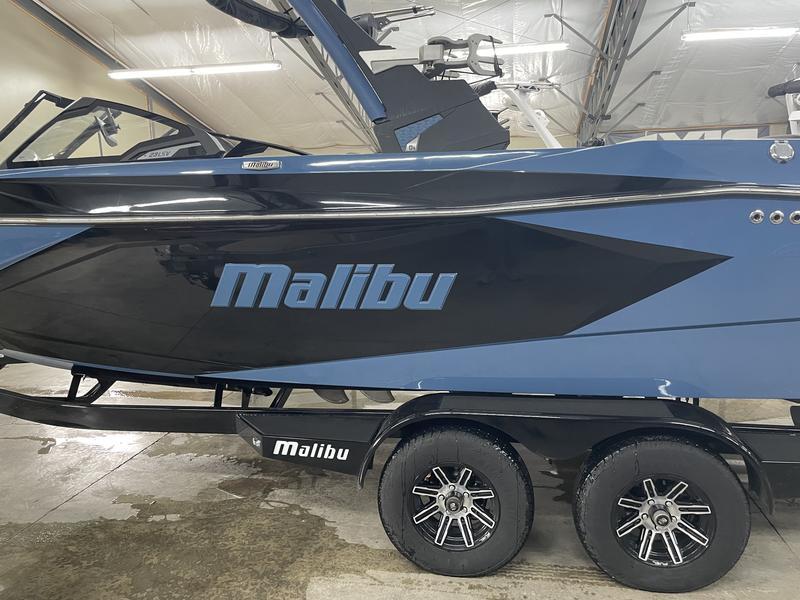 2024 Malibu 23 LSV