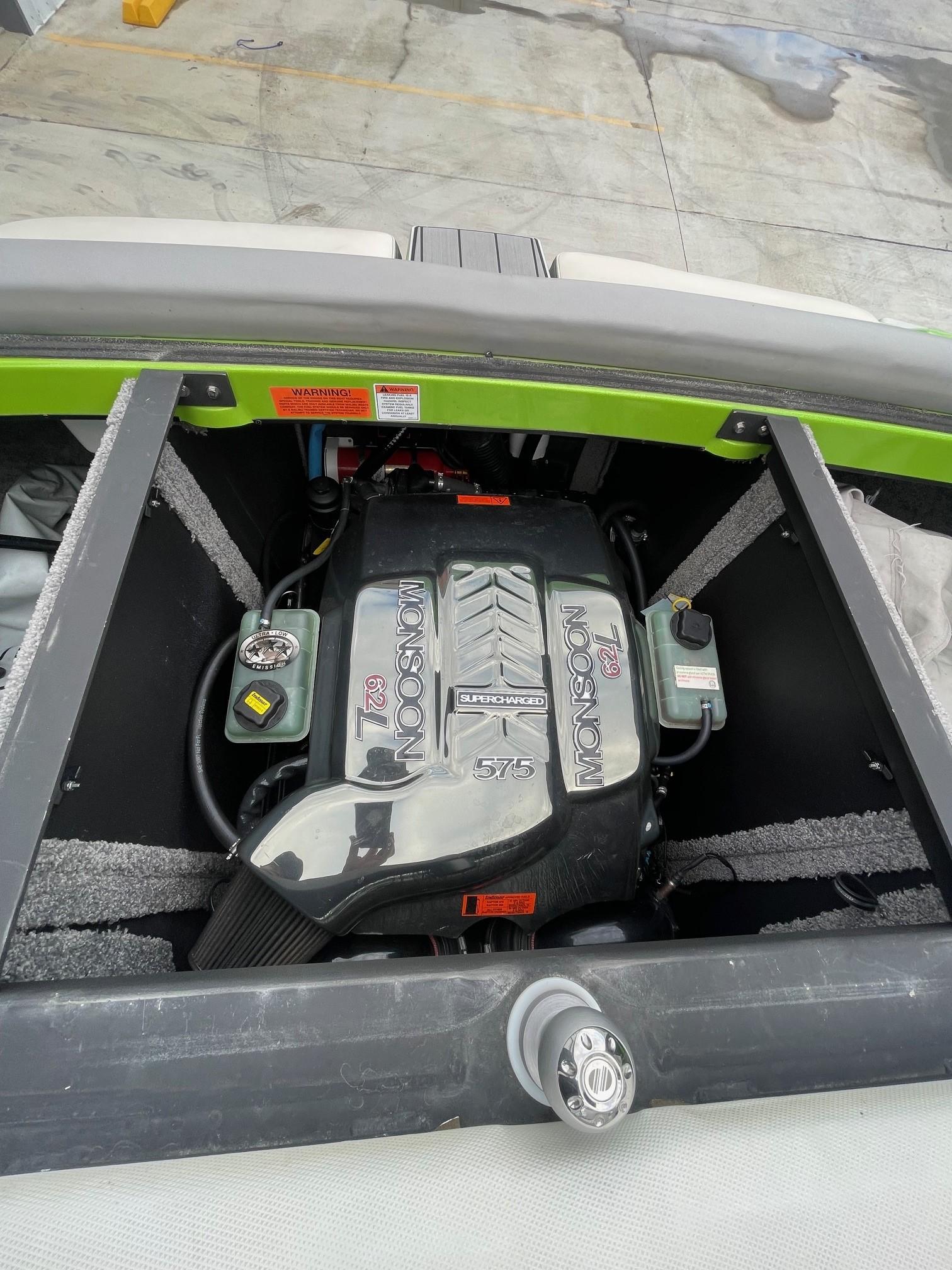 2018 Malibu 25LSV Brochure Boat
