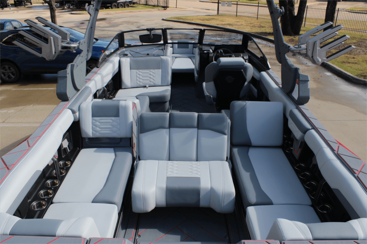 2025 Malibu 26 LSV