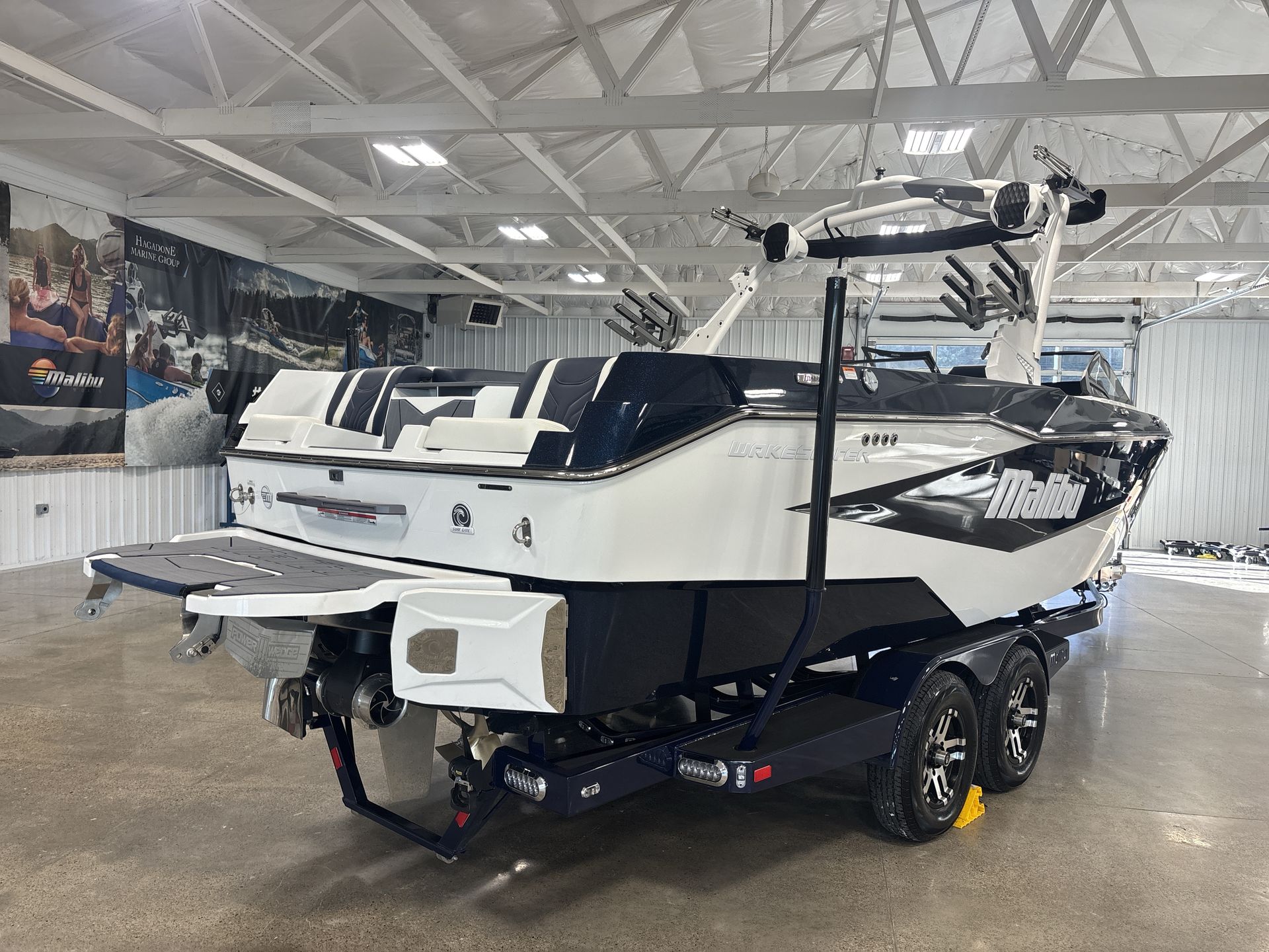 2025 Malibu 25LSV