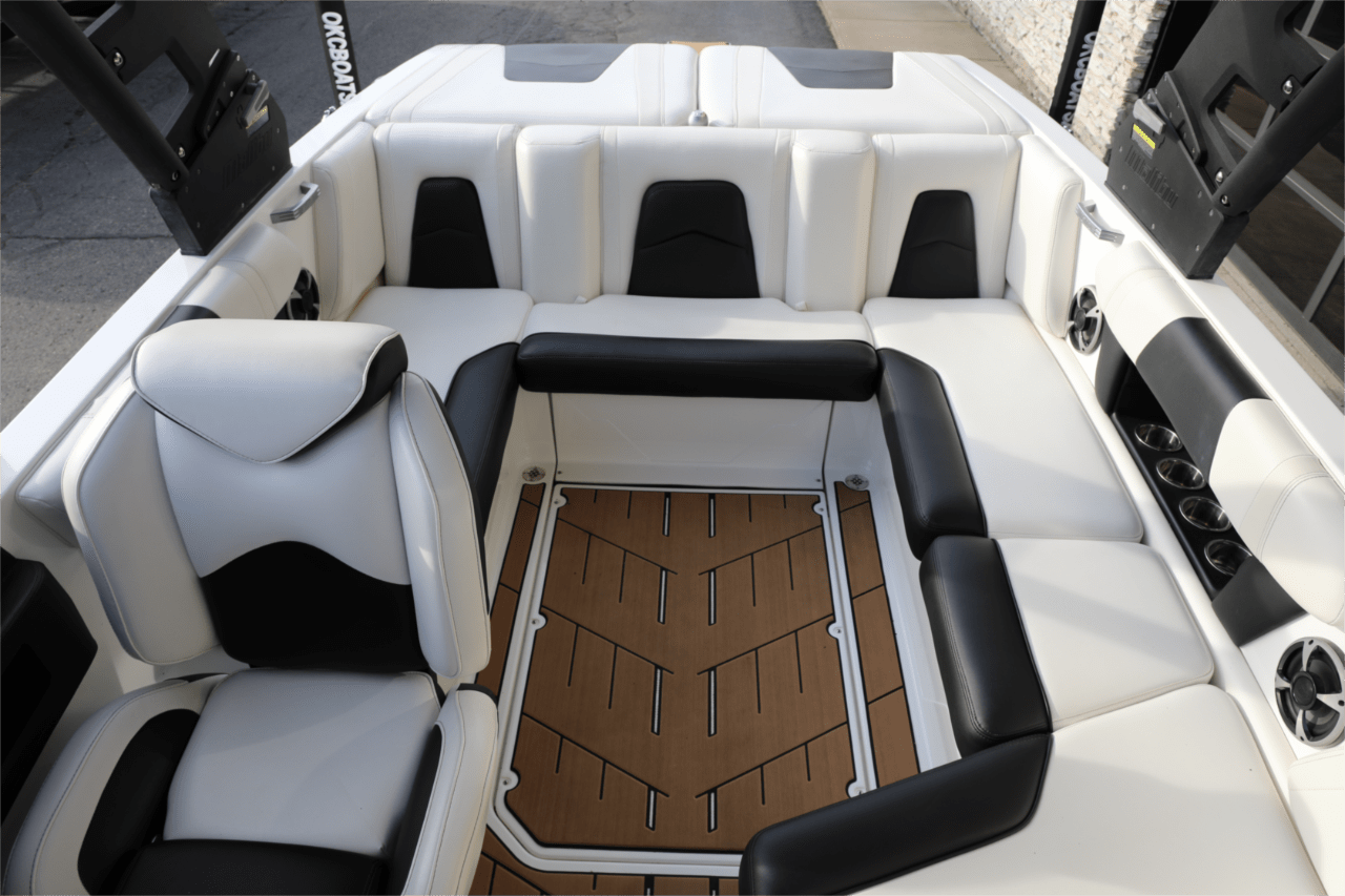 2019 Malibu 21 MLX Wakesetter – New Arrival!!!