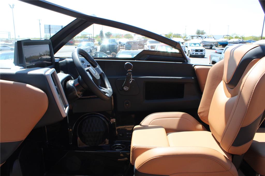 2023 Malibu 22 LSV