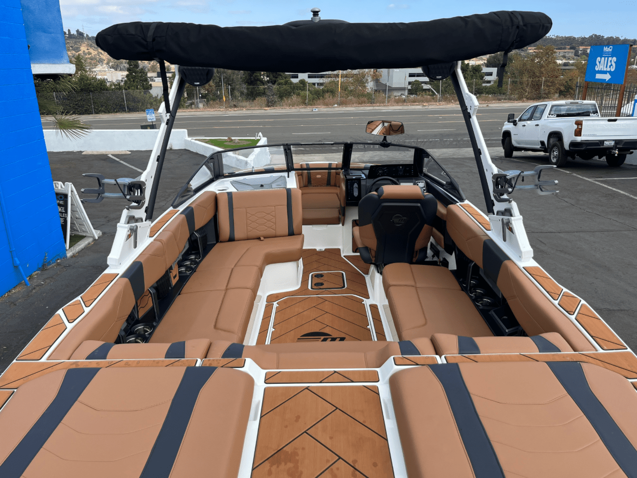 2025 Malibu 23 LSV