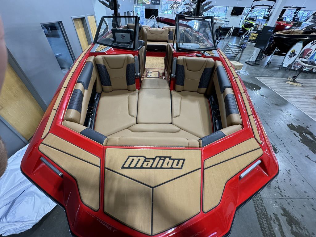 2024 malibu boats M220
